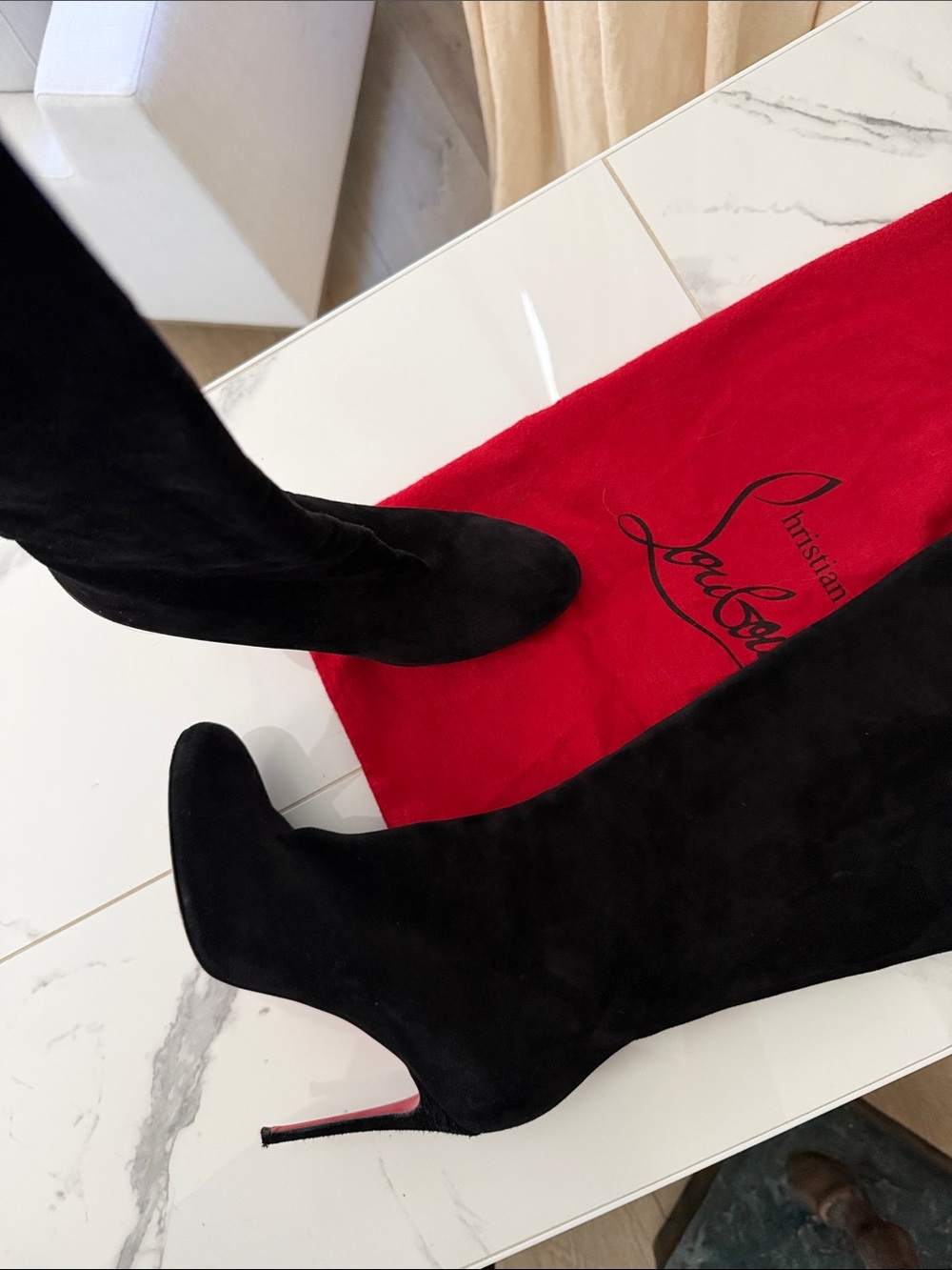 Christian Louboutin - Picture 4 of 5